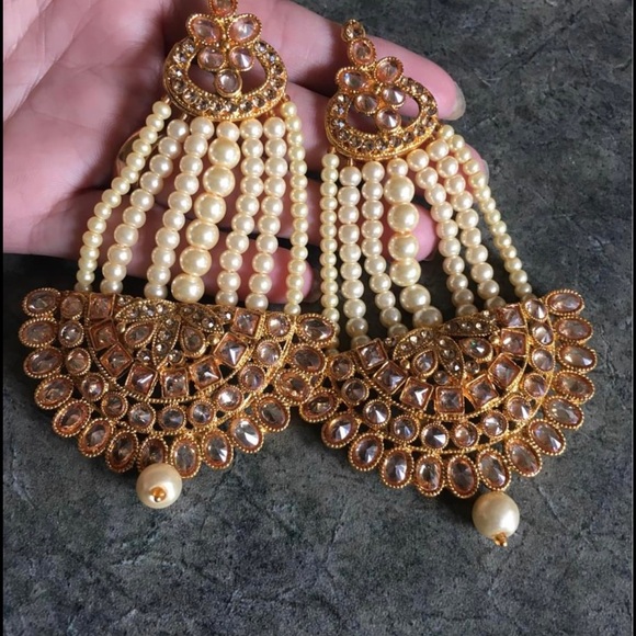 COPY - Earrings - Picture 2 of 3